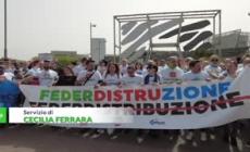 "Vogliamo dignita'" il flash mob dei lavoratori del commercio a Porta di ROma