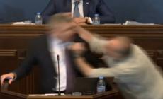 Georgia, preso a pugni il leader della maggioranza in Parlamento