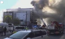 Incendio all'ex Borsa di Copenaghen, l'intervento dei vigili del fuoco