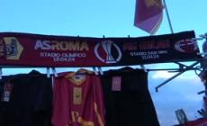 Europa League: delirio dei tifosi al passaggio del pullman giallorosso