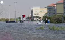 Dubai, molte zone ancora sott'acqua dopo le piogge record dei giorni scorsi