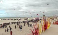 Francia, il Festival degli aquiloni colora il cielo di Berck