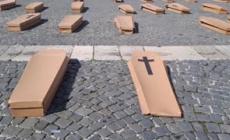 Morti sul lavoro, 500 bare in piazza Plebiscito a Napoli