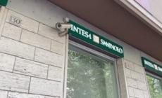Blitz degli anarchici a Roma, vandalizzati cassonetti e banche
