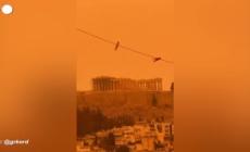 Grecia, Atene si tinge di arancione per la tempesta di sabbia del Sahara