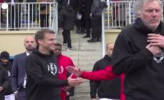Francia, Macron gioca una partita di calcio per beneficenza