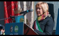 La sindaca  di Castellanza celebra il 25 aprile e muore d'infarto a 50 anni con ancora indosso la fascia tricolore