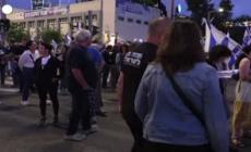 Israele, manifestazione contro il governo Netanyahu a Tel Aviv