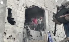 Gaza, le macerie dopo gli attacchi aerei israeliani a Rafah nella notte