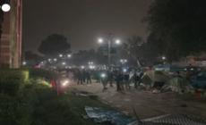 Agenti smantellano barricate all'Universita' della California