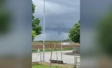 Maltempo, tornado attraversa le province di Padova e Vicenza: il video impressionante