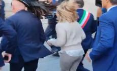 Raduno dei bersaglieri ad Ascoli, anche Meloni e il sindaco di corsa