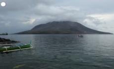 Indonesia, il vulcano Ruang mette in fuga 12mila persone