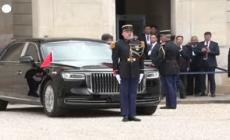 Parigi, Xi Jinping e' arrivato all'Eliseo