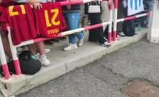 La Roma in Germania tra selfie e autografi
