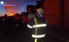 Kharkiv, edifici in fiamme dopo l'attacco missilistico russo