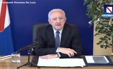 De Luca su don Patriciello: "Conosciuto come il Pippo Baudo dell'area nord di Napoli"