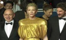 Cannes, Cate Blanchett regina del red carpet per "Rumours"