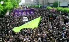 Iran, la folla ai funerali di Raisi a Teheran