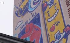 Parigi 2024, un murale celebra il legame con Los Angeles 2028