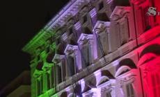 2 giugno, la facciata di Palazzo Madama illuminata col tricolore