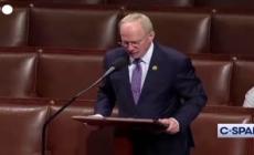Usa, fa le boccacce e ruba la scena al padre durante il discorso al Congresso