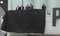 Parigi 2024, svelati i cerchi olimpici sulla facciata del palazzetto del nuoto