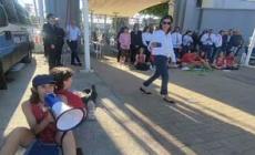 G7,  Extinction Rebellion occupa l'ingresso del media center a Bari