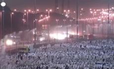 Hajj, i pellegrini musulmani si dirigono a Muzdalifah