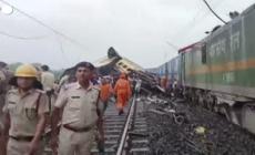 India, scontro fra un treno passeggeri e un merci: almeno 15 morti