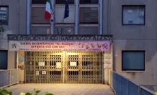 A Perugia "Notte prima degli esami" abbracciati davanti la scuola