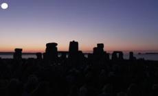 Solstizio d'estate, il sole sorge su Stonehenge