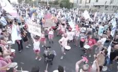 Israele, manifestanti in strada a Tel Aviv per chiedere elezioni anticipate