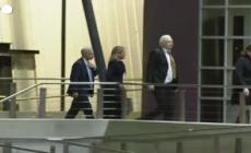 Assange e' atterrato in Australia, l'abbraccio con la famiglia