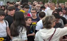 Pescara ricorda Thomas davanti al parco in cui il 17enne e' stato ucciso