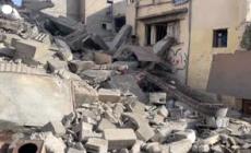 Gaza, le macerie dopo il raid notturno israeliano a Maghazi