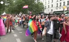 Parigi, in migliaia al corteo per i diritti Lgbtqia+
