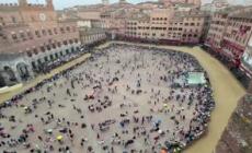 Palio di Siena, nuovo rinvio causa pioggia: si corre domani