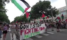 Torino, corteo pro-Palestina: imbrattata la statua del Fante d'Italia