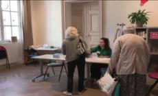 Aperte le urne in Francia per un ballottaggio ad alta tensione
