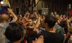 "Siamo tutti antifascisti", a Parigi si festeggia anche col coro in italiano