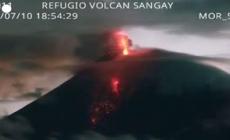 Ecuador, il vulcano Sangay erutta lava: fino a 15 esplosioni al minuto