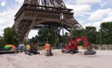 Parigi 2024, l'arena del beach volley ai piedi della Torre Eiffel