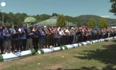 Bosnia, i musulmani commemorano il genocidio di Srebrenica