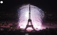 Parigi, presa della Bastiglia: i fuochi d'artificio alla Torre Eiffel