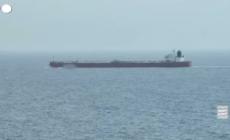Mar Rosso, gli houthi mostrano l'attacco alla petroliera Chios Lion