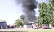 Incendio in una azienda di plastica nel Ferrarese, due feriti gravi