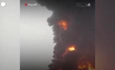 Yemen, raid ed esplosioni ad Hodeida: la tv degli Houthi mostra gli incendi