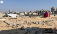 Vivere tra i morti a Gaza, famiglie palestinesi si rifugiano in un cimitero