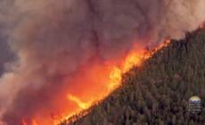 Vasto incendio in Canada, bruciano i boschi della British Columbia